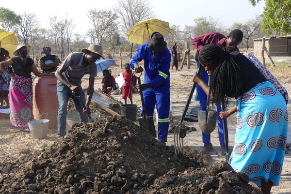 Preparing Manure for enhancing fertilization of sandy soils in the Zambezi region